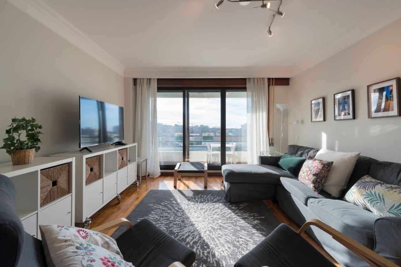 Lovelystay - Charming 3br Flat W/ Free Parking In Devesas